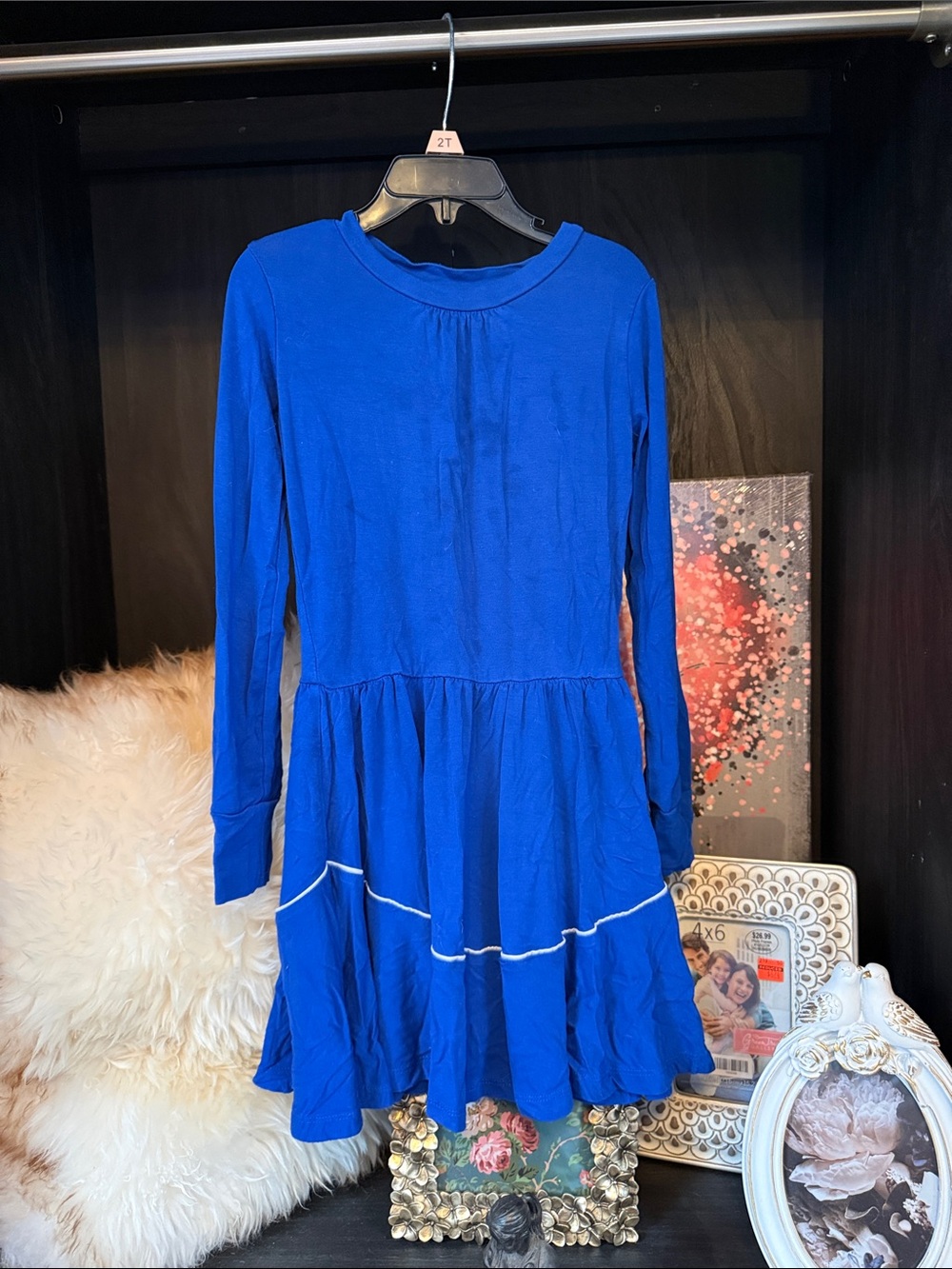 Assorted dresses - Picture 2 of 7